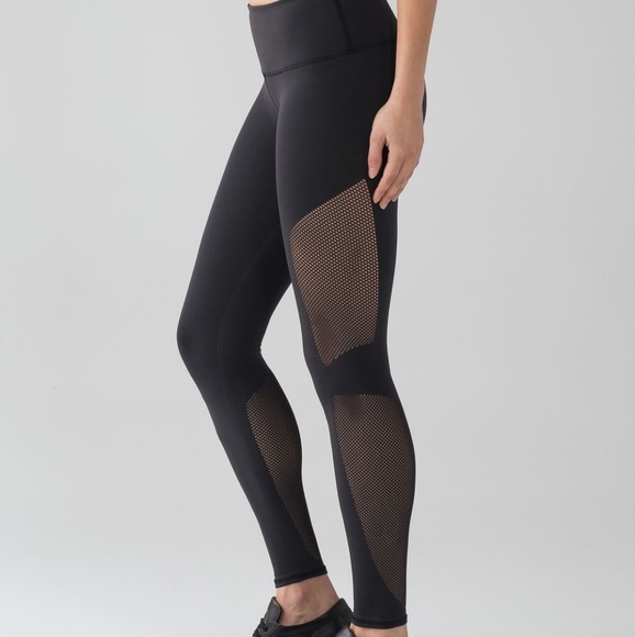 lululemon athletica Pants - Lululemon Reveal 7/8 tights Size 4